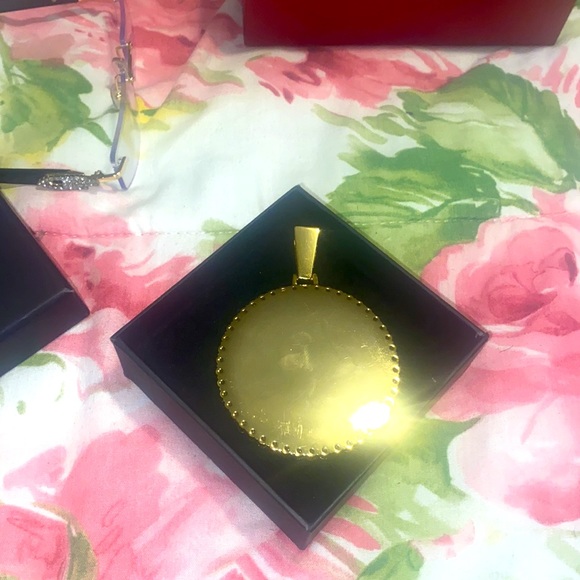 Gold Picture Charm With Clear Cover (NICE)